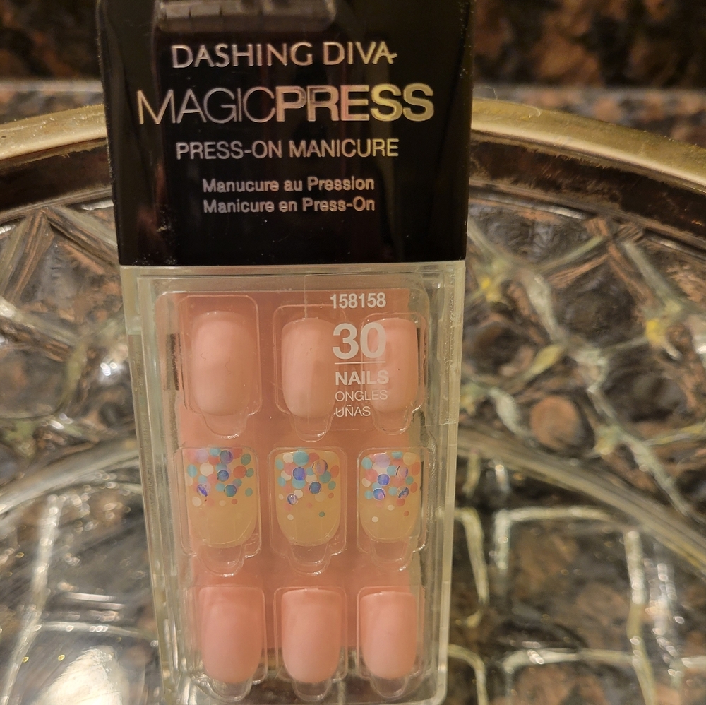 Dashing Diva Press-On Nail Kit